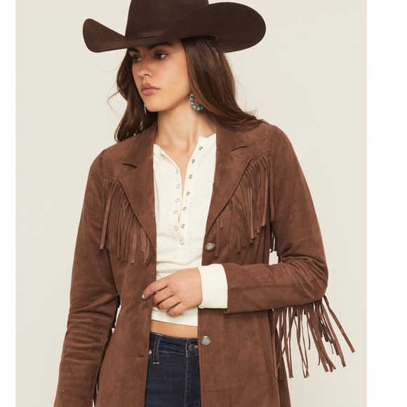 Faux Suede Fringe Trench Coat
NWOT
COLOR- Chocolate
Brown
SHYANNE - Picture 6 of 8